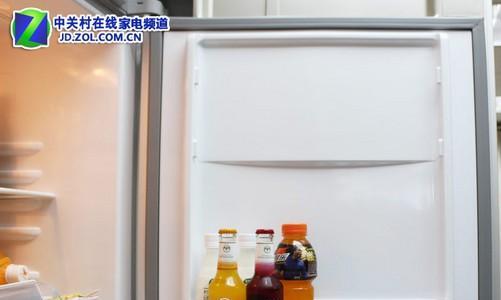 电冰箱异味的原因及处理方法（探寻电冰箱异味背后的原因）