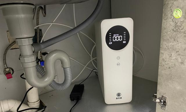 以三个圆桶净水器的安装方法为主题写1个文章的主标题和及主标题的1个（如何正确安装三个圆桶净水器）