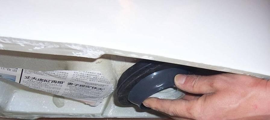 马桶一边上水一边漏水怎么办？马桶漏水问题怎么解决？