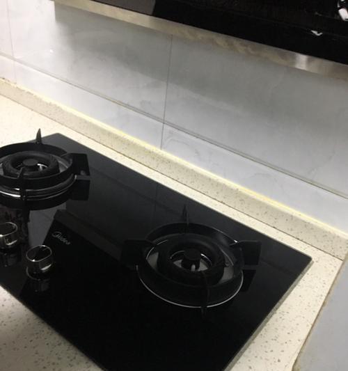 玻璃燃气灶面板拆卸方法是什么？如何安全进行拆卸？