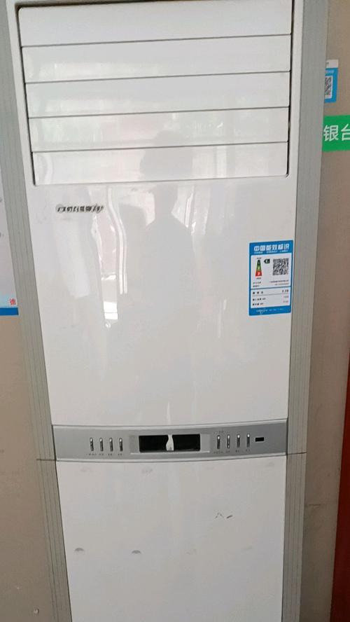 美的空调尘满灯亮是什么原因？如何解决？