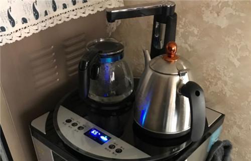 饮水机漏水该如何解决？