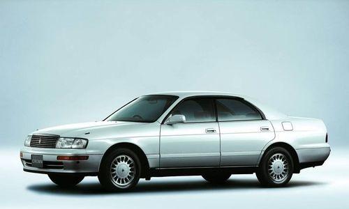 丰田皇冠有哪些历代车型？丰田发展史如何影响现代汽车？