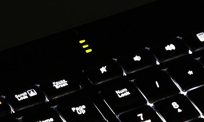 罗技k800键盘使用测评怎么样？常见问题有哪些解决方法？