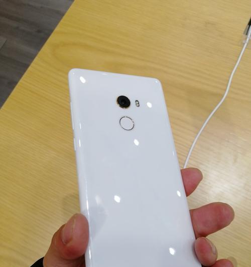 陶瓷机身的手机有什么特点？使用中应注意哪些问题？