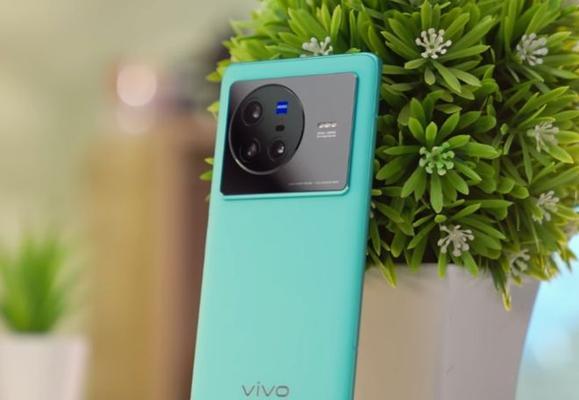 vivox80采用曲面屏设计吗？屏幕特性有哪些？