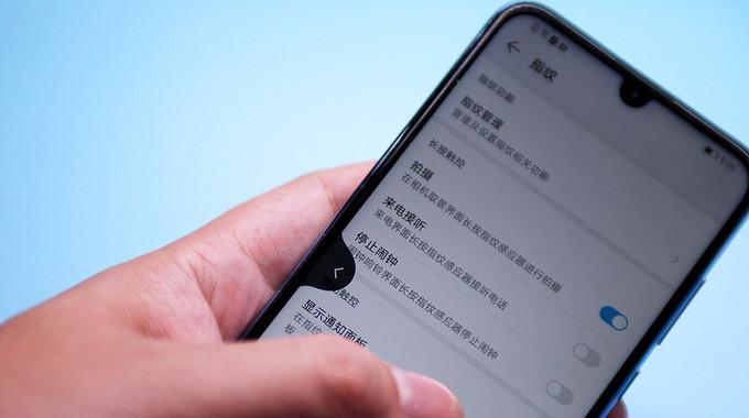 荣耀10青春版对比荣耀20i：哪个更值得购买？