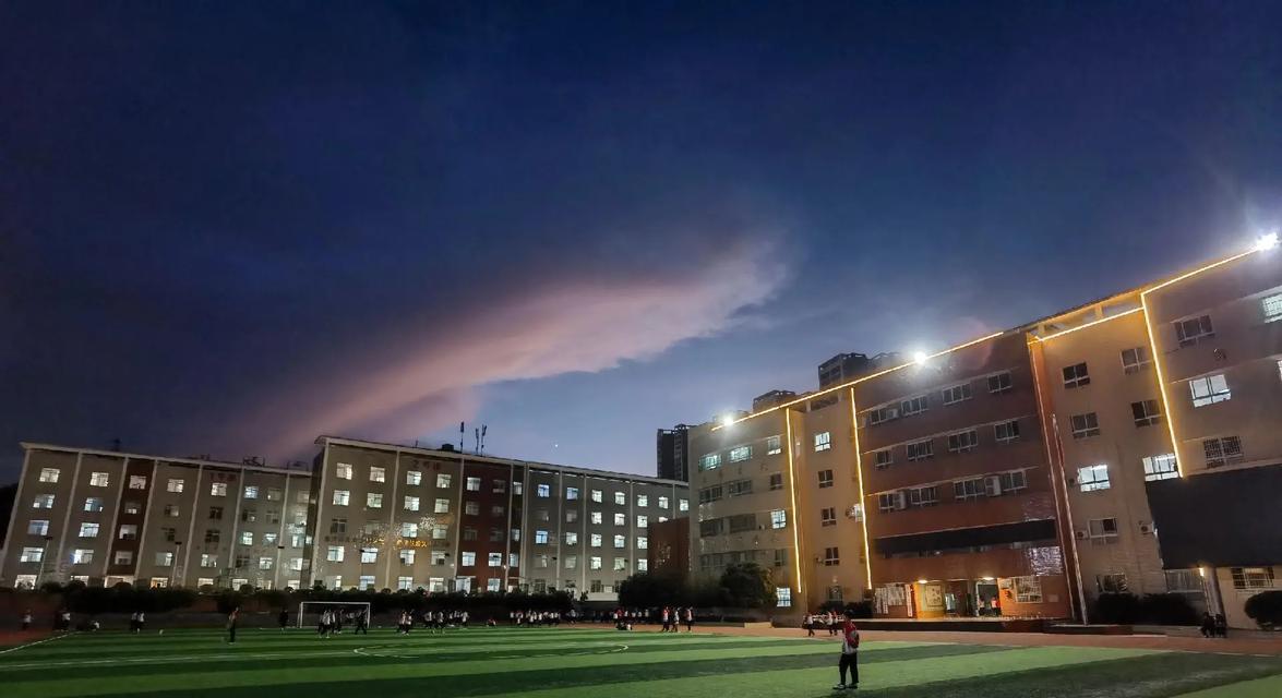 校园夜景用手机如何拍出好照片？