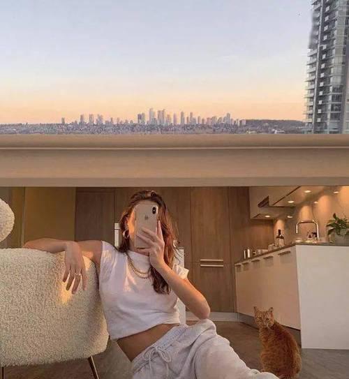 如何使用手机进行自拍？照镜子时如何拍出好看的照片？