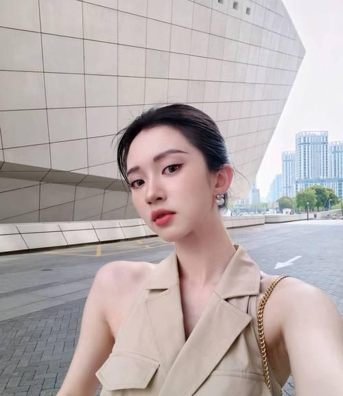 如何用手机自拍？