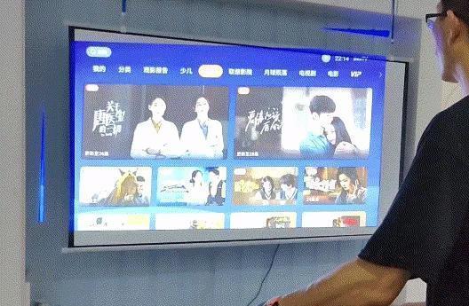 投影仪外加音箱位置调整的最佳方法是什么？