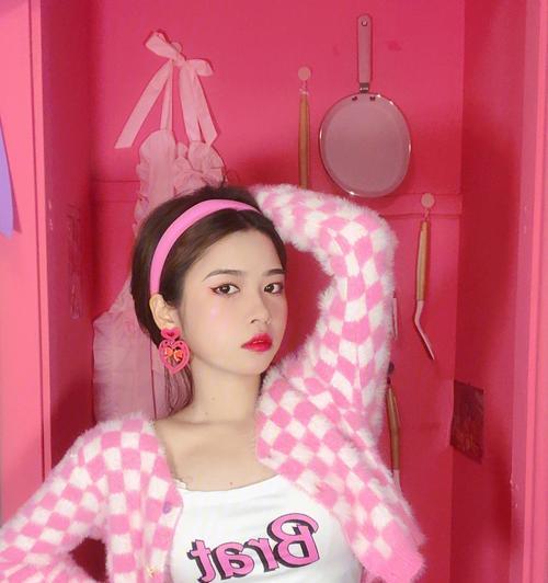 如何使用芭比魔性镜头进行手机拍照？