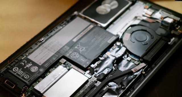 联想笔记本后盖如何拆卸？哪里有详细视频教程？
