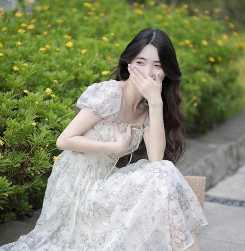 淑女拿手机拍照的正确姿势是什么？视频教程在哪里找？