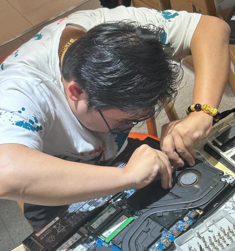 笔记本电脑除尘的正确方法是什么？
