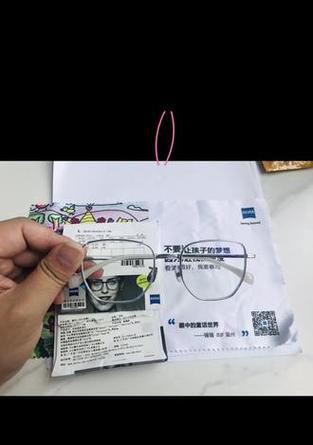 手机如何使用小镜片进行拍照？