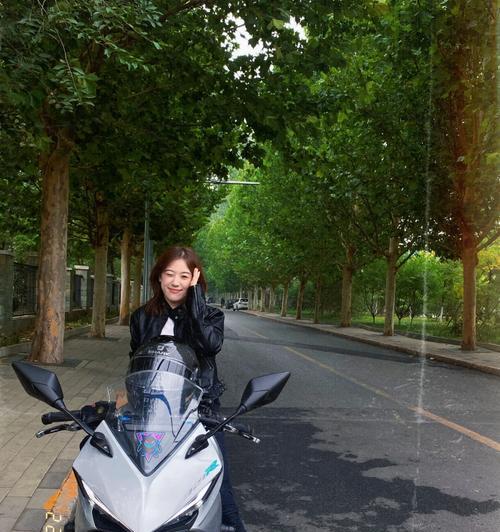 越野装备相机如何与手机配合拍照？