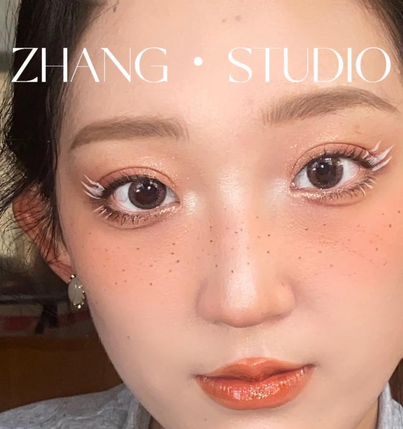 白色羽毛相机如何与手机连接拍照？