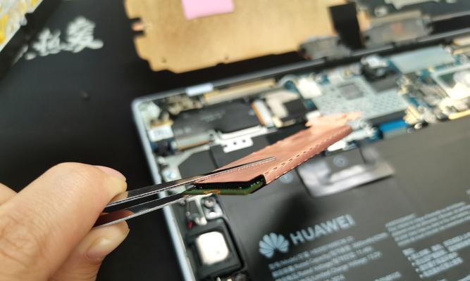 华为笔记本电脑包加厚使用方法是什么？有何特别功能？