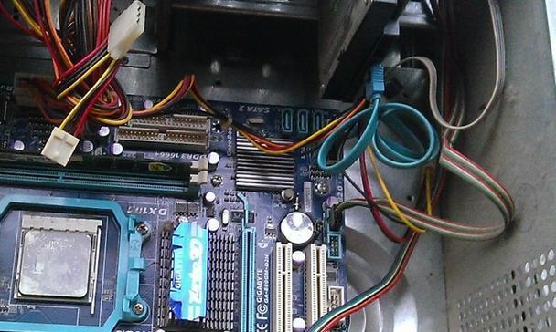电脑开机滋滋声的原因是什么？如何消除？