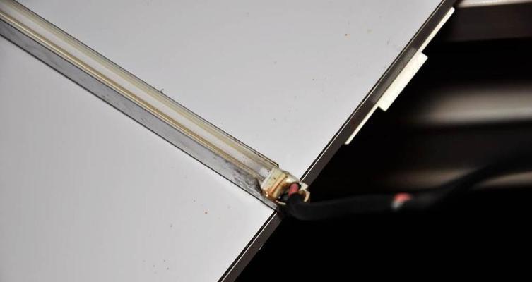 电脑显示器灯管坏了怎么维修？需要多少钱？