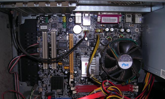 电脑冬天关机时滋滋声的原因是什么？