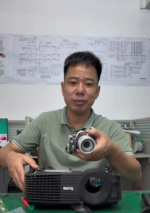 微型投影仪花屏是什么原因？开机后花屏的解决方法有哪些？