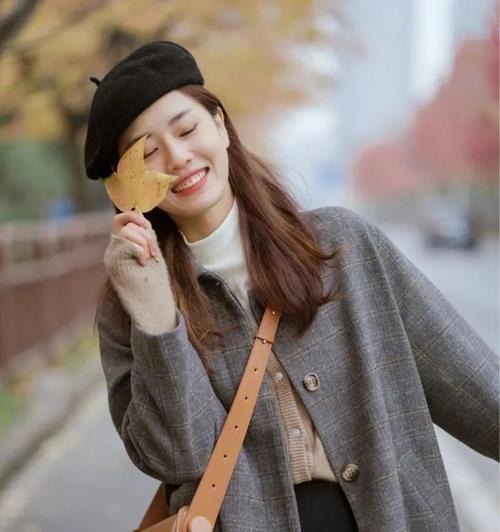 坐着脚放手机拍照最佳角度是什么？如何摆姿势？