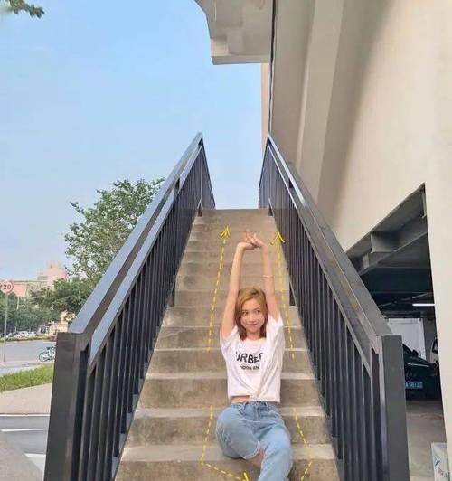 坐着脚放手机拍照最佳角度是什么？如何摆姿势？