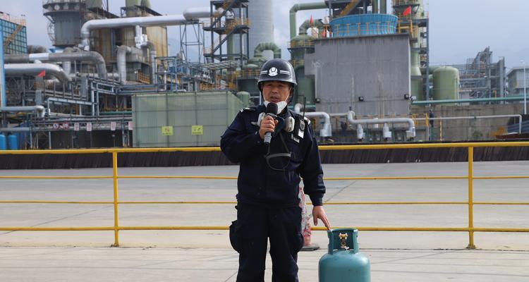 厨房煤气罐防火墙拆卸步骤是什么？