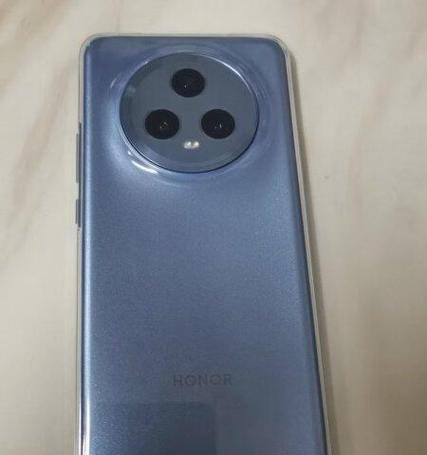 荣耀手机前摄像头的性能如何？用户评价是什么？