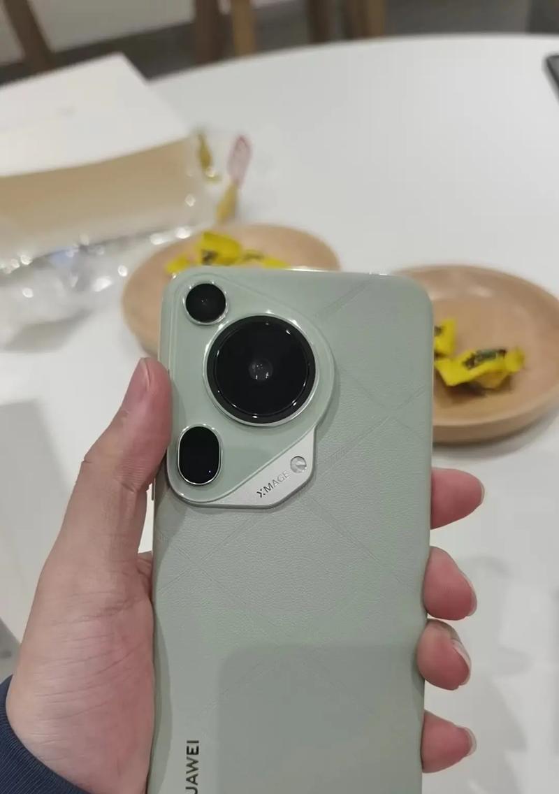 后面竖排摄像头的手机型号是什么？有什么特点？