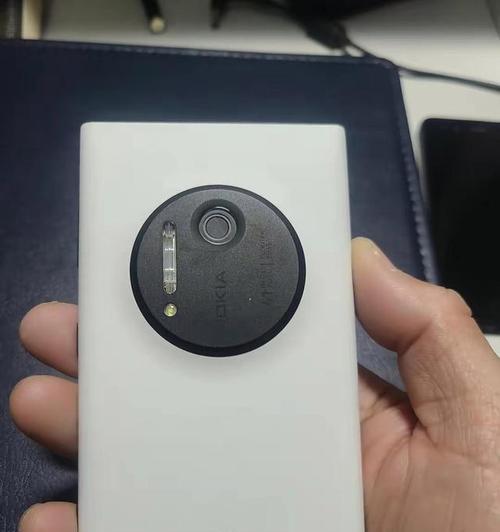 后面竖排摄像头的手机型号是什么？有什么特点？