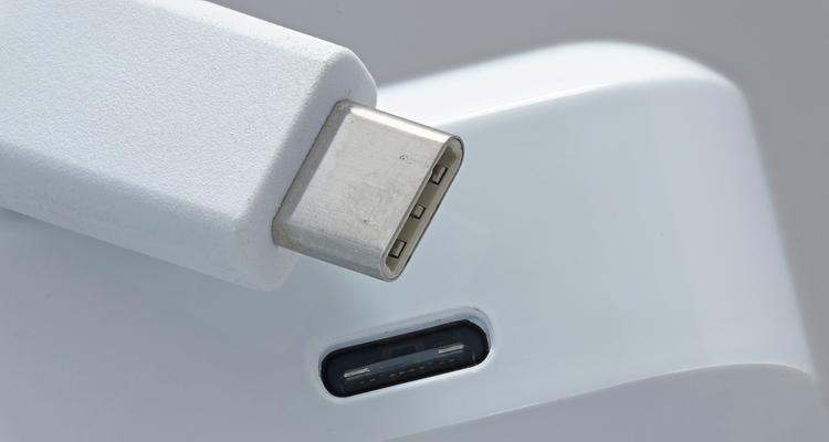 苹果15外壳充电器的功率是多少？它与传统充电器有何不同？
