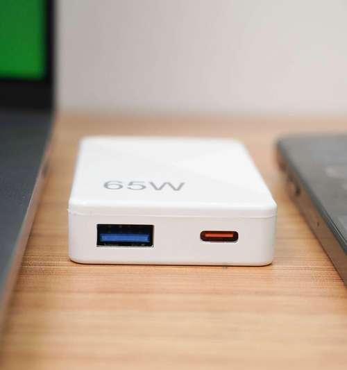 一台电脑要用多少镓充电器？如何选择合适的充电器？
