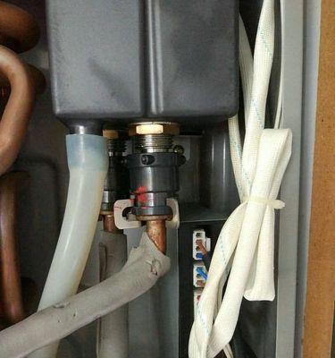热水器包裹塑料的正确拆解方法？