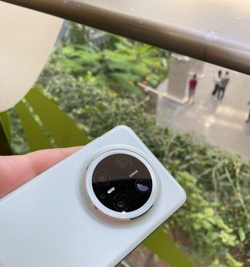 手机膜不覆盖前置摄像头的影响是什么？