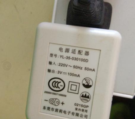 宾得卡片机充电器的电压是多少？如何确保充电安全？