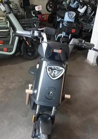 雅迪b60充电器功率是多少瓦？充电器规格对电池寿命有何影响？