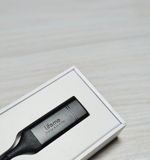 蓝牙耳机上的三个孔有什么作用？如何正确使用它们？