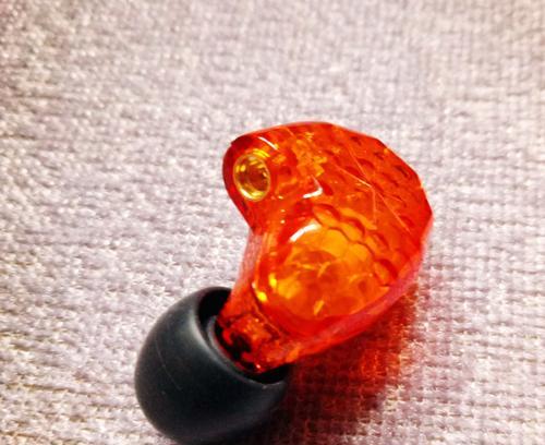 蓝牙耳机琥珀正确佩戴方法是什么？图解步骤详细吗？