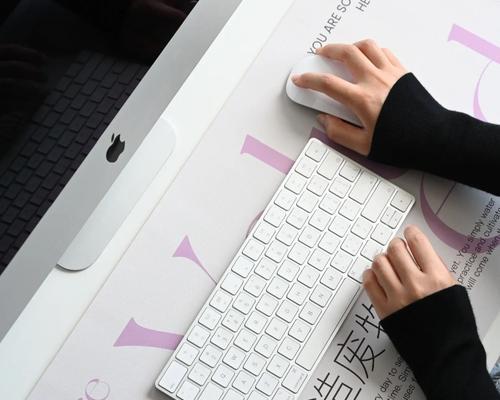双人位电脑桌垫超大调整方法是什么？