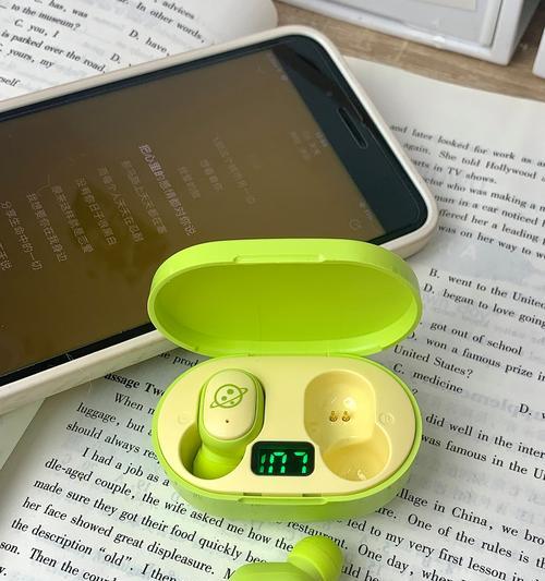 绿色耳机蓝牙套的正确佩戴方法是什么？佩戴不当会有什么问题？