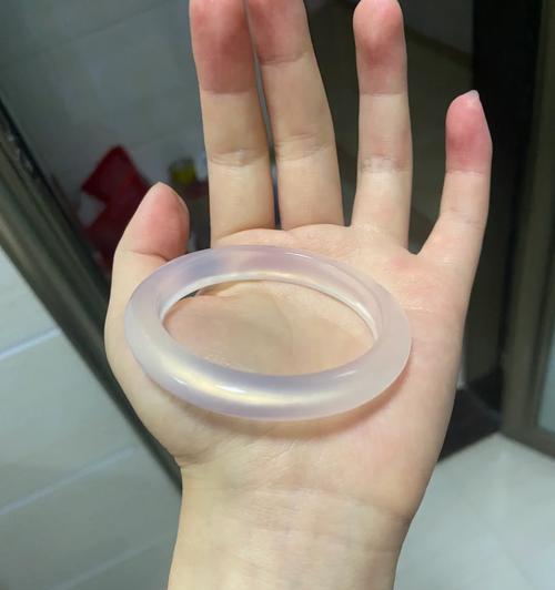 苹果手机闪光冷白调的特点是什么？